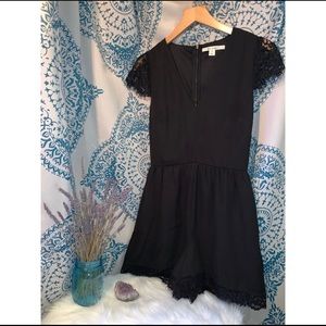 🔆 Francesca’s Black Cap Sleeve Romper. XS. NWOT.